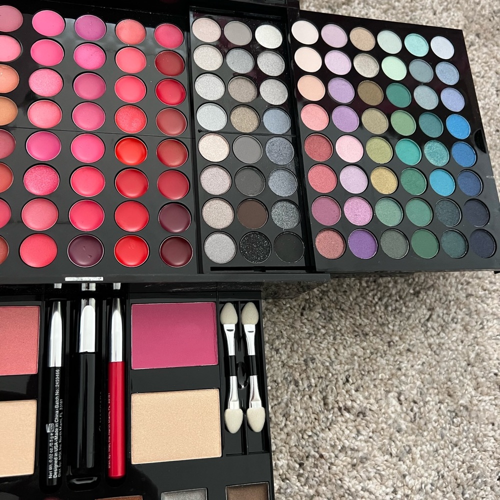 Makeup Box - Picture 5 of 5